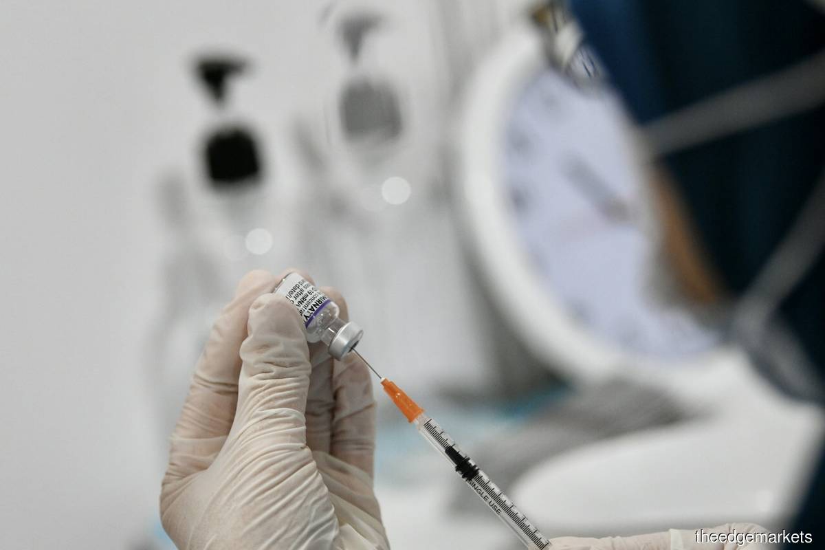 A total of 256,497 doses of the Covid-19 vaccine were dispensed in Malaysia on Wednesday (Oct 20). (Photo by Shahrin Yahya/The Edge)